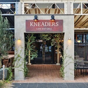 KNEADERS CAFE BAR GRILL